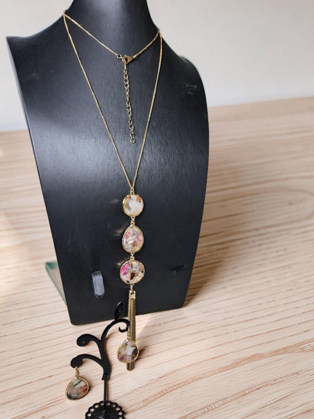vintage gold tone multicolor acrylic inlay y tassel necklace w/matching earrings